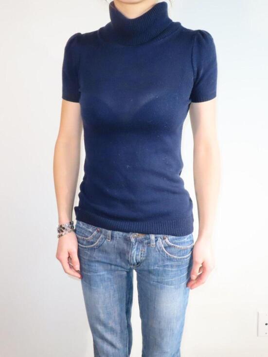 Tops - Women's Black Sweatshirt